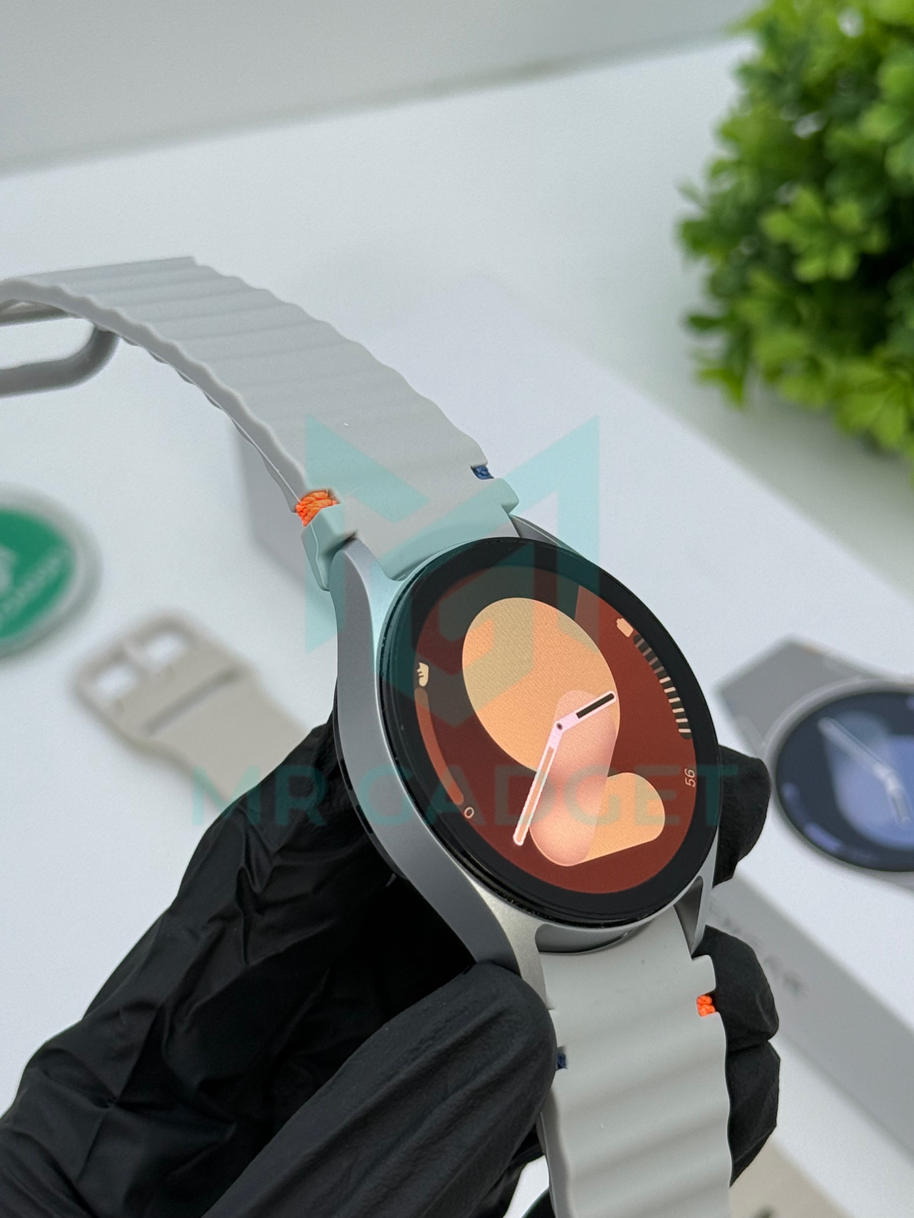 LE06 SMART WATCH