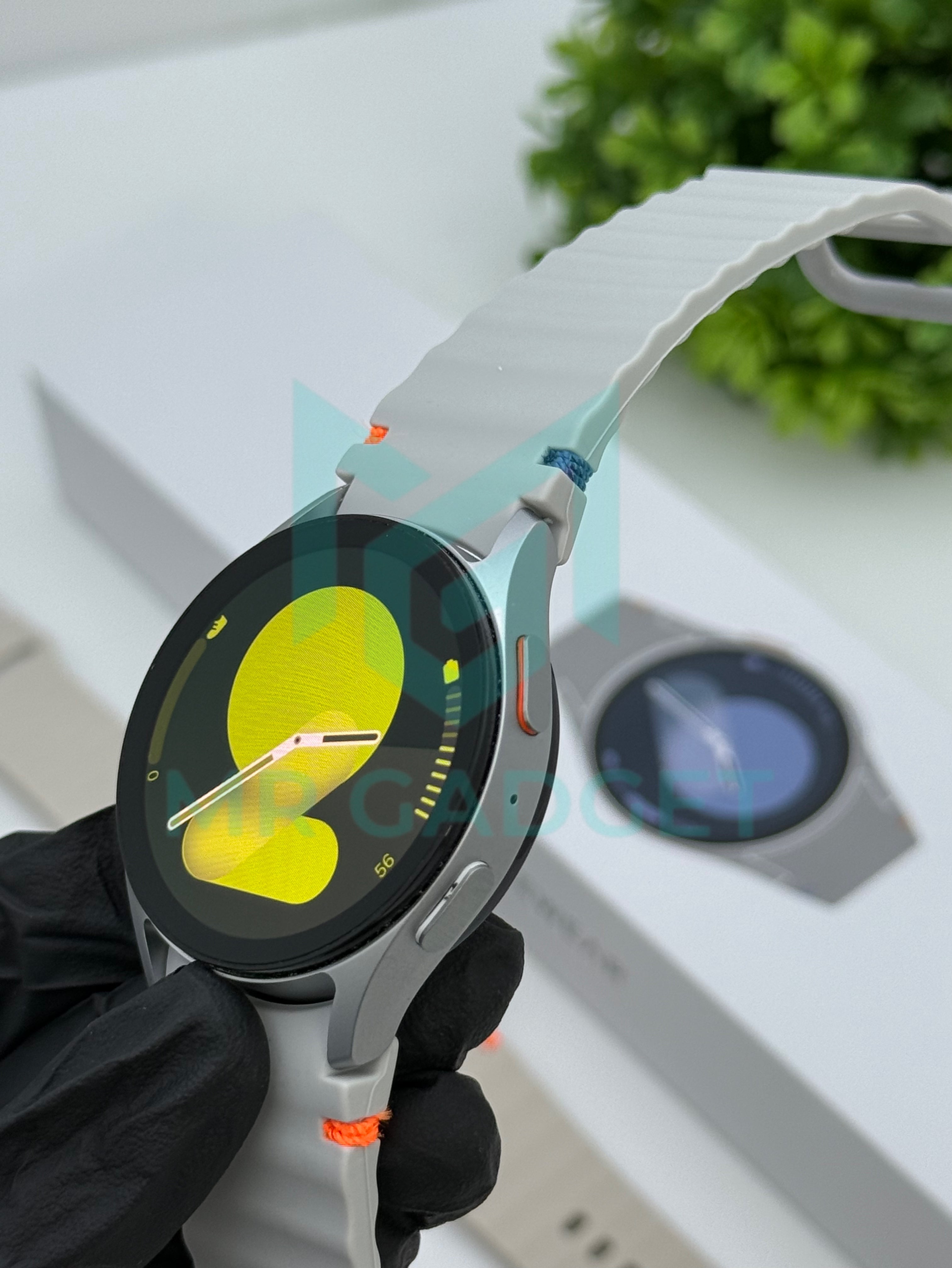 LE06 SMART WATCH
